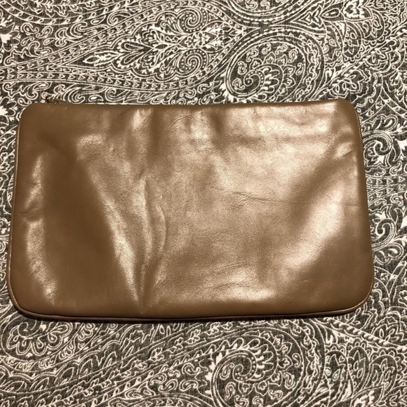 Vintage Anne Klein clutch with zip closure in beige - Picture 2 of 3